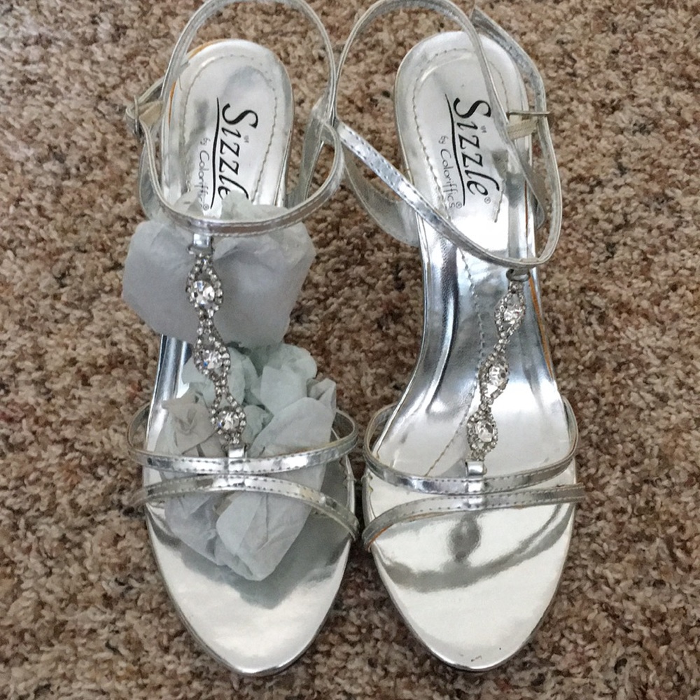 Silver metallic T strap sandal